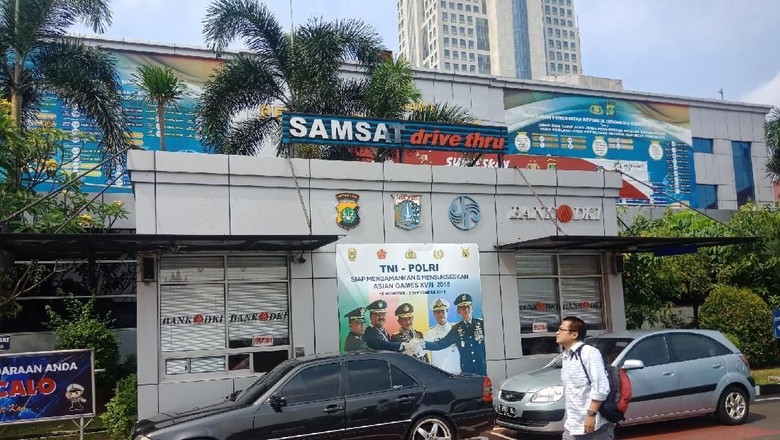 Pembayaran pajak kendaraan di Samsat Jaksel 