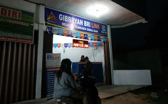 Salah satu cabang Gibbryan BRILink di depan Pasar Rakyat Tengku Kasim Perkasa, Rumbai, Pekanbaru (foto/riki)