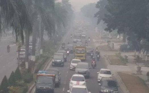 Asap akibat Karhutla di Pekanbaru.
