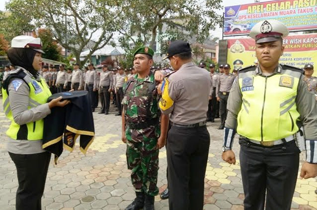  Kapolres Rohul AKBP Yusup Rahmanto saat pimpin apel gelar pasukan Operasi (Ops) keselamatan ‎Muara Takus tahun 2018, di Mapolres Rohul, Kamis (1/3/2018) lalu.