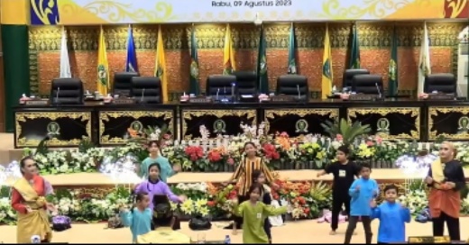 Tim teater gagal tampil Rapat Paripurna Istimewa bersempena HUT Riau ke-66 (foto/ist)