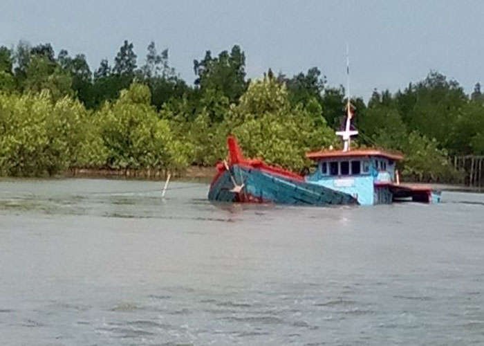 Kapal Motor (KM) Samudera Nusantara yang tenggelam di Selat Rengit 