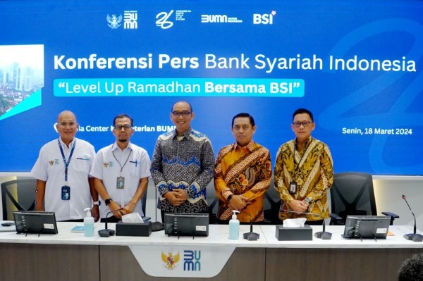 BSI menyerahkan Rp222,7 miliar zakat perusahaan melalui Baznas di Istana Negara (foto/ist)