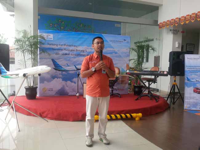 General Manager Garuda Indonesia Pekanbaru, Refki Riyantori memberikan sambutan
