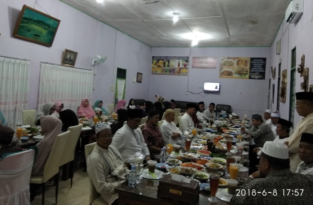 Suasana berbuka puasa bersama manajemen RAPP dengan MPK Kabupaten Pelalawan di Putra Kampar