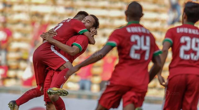 Timnas merayakan gol ke gawang Kamboja