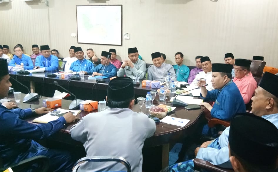 Bupati Kepulauan Meranti Drs H Irwan Nasir memimpin rapat pembahasan usulan APBD 2019.