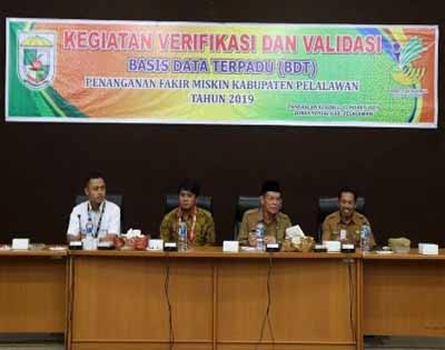 Kegiatan Verifikasi dan Validasi Basis Data Terpadu (BDT) Penanganan Fakir Miskin di Kabupaten Pelalawan Tahun 2019 di Auditorium Kantor Bupati Pelalawan Provinsi Riau, Senin (11/3/2019). 