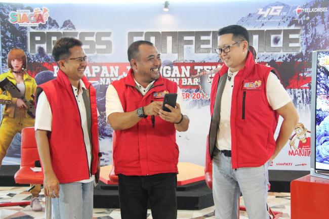 Foto bersama usai teleconference kesiapan Telkomsel menghadapi Natal dan Tahun Baru area Sumatera