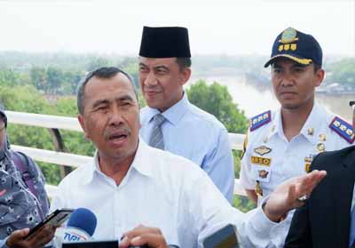 Pemprov Riau berencana akan membangun Waterfront City di aliran Sungai Siak.