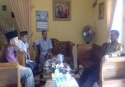 Kepala Kepolisian Resort (Kapolres) Indragiri Hulu (Inhu) AKBP Arif Bastari SIk MH melakukan silaturrahmi dengan dua tokoh agama 