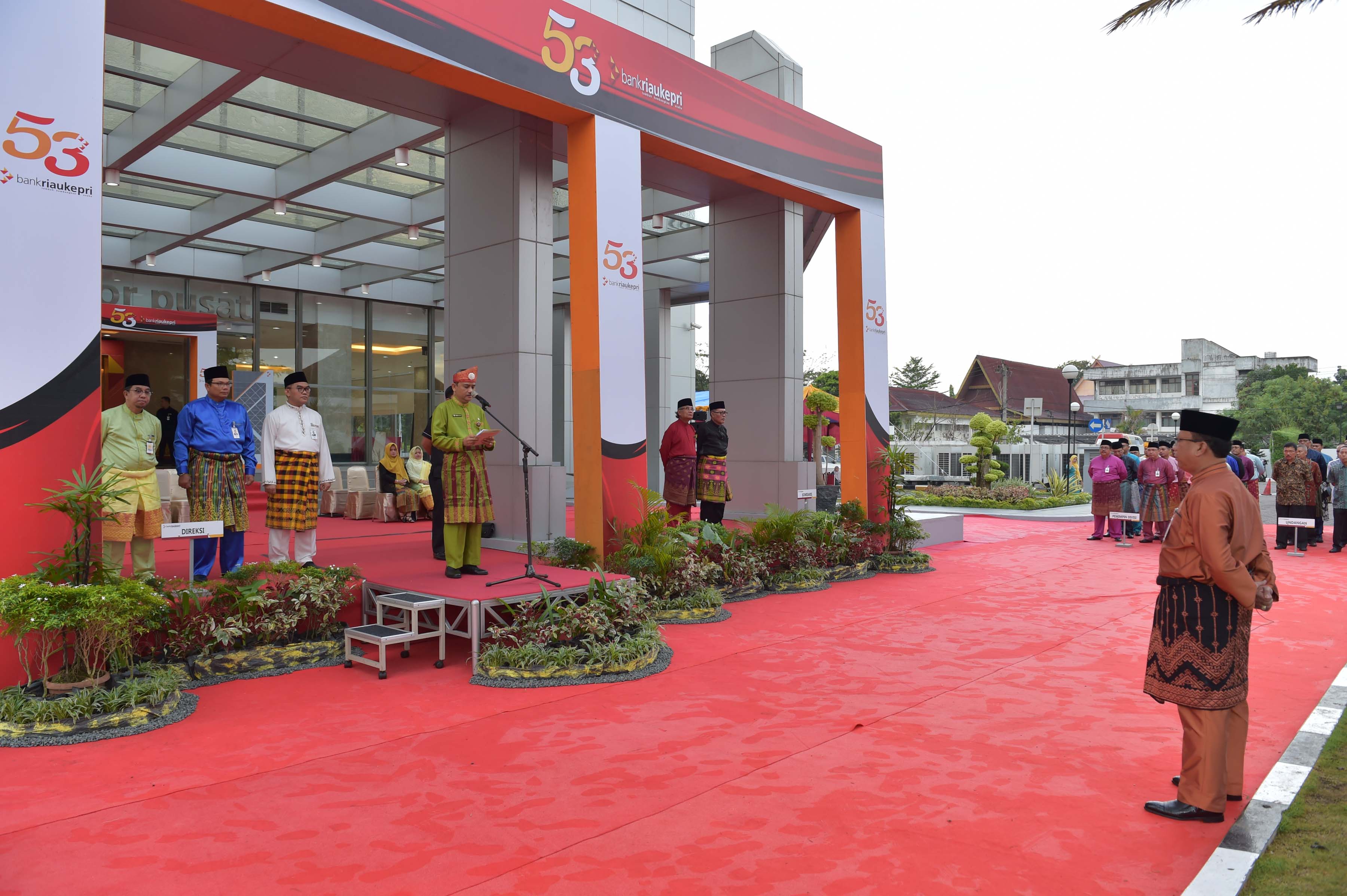 Penyelenggaraan upacara sempena Hari Ulang Tahun Bank Riau Kepri ke-53