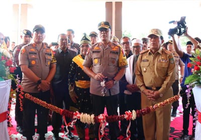  Kapolda Riau, foto bersama dengan Bupati Rohul H Sukiman, para pejabat Forkompinda, periwa memengah Polres Rohul, disela sela menghadiri Dan meresmikan Mako Polres Rohul yang baru.