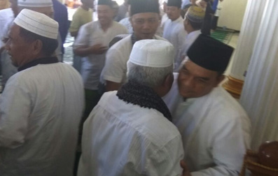 Edy Nasution menjadi khatib shalat Jumat sekaligus imam di Masjid Agung Sungai Apit.