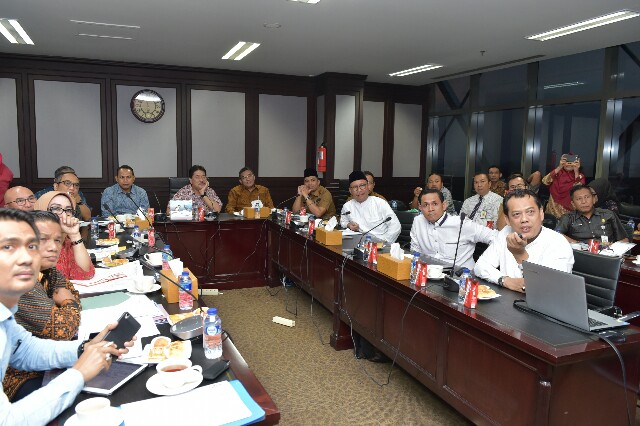 Rapat koordinasi KPK bersama lima Kepala Badan Pendapatan Daerah Riau dan Kepri. 