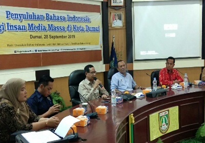 Balai Bahasa Provinsi Riau menggelar penyuluhan bahasa Indonesia bagi Insan Pers di Kota Dumai Sabtu akhir pekan kemarin di media center Jalan Putri Tujuh Dumai.