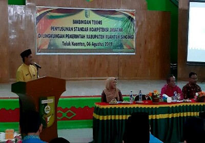 Asisten III Setda Kuansing Agusmandar buka acara bimbingan teknis.