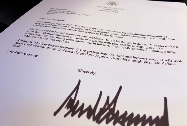 Surat Trump untuk Erdogan. FOTO: Jim Bourg/Reuters