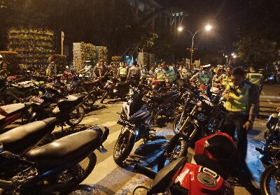 Puluhan kendaraan terjaring razia Polda Riau.