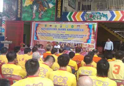 Umat Konghucu mengadakan doa bersama untuk menciptakan Pemilu 2019 yang damai, sejuk dan kondusif.