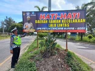 Satlantas Polres Dumai Pasang Spanduk Imbauan Di Titik Rawan Kecelakaan