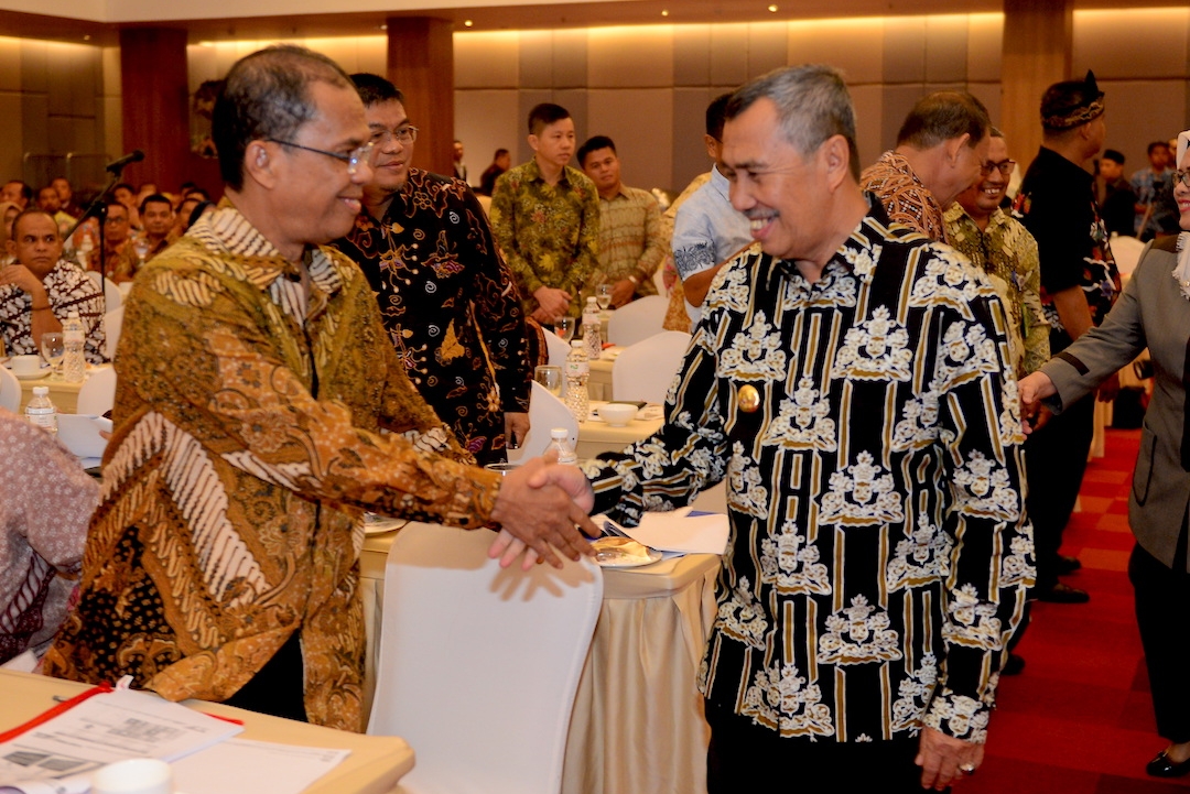 Gubri H Syamsuar hadiri Forum Konsultasi Publik RPJMD Provinsi Riau Tahun 2019 di Ballroom Hotel Premiere.