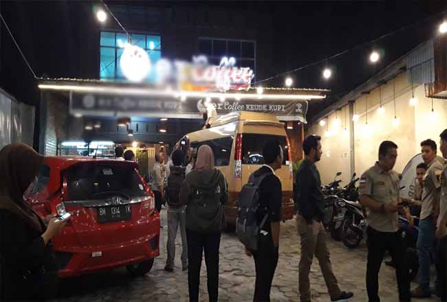 Tim Bapenda Kota Pekanbaru melakukan "razia" ke tempat usaha. Sasarannya penunggak pajak restoran.