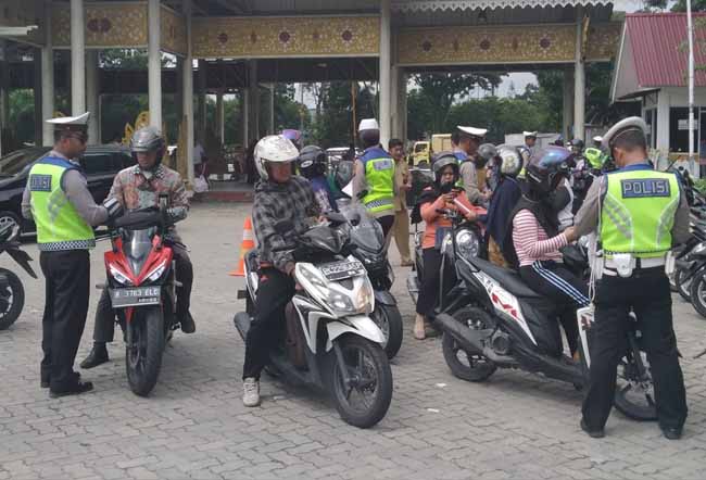 Razia pajak kendaraan bermotor oleh Badan Pendapatan Daerah (Bapenda) Provinsi Riau. 