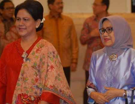 Istri Presiden Joko Widodo (Jokowi), Iriana dan istri Wakil Presiden Jusuf Kalla (JK), Mufidah.