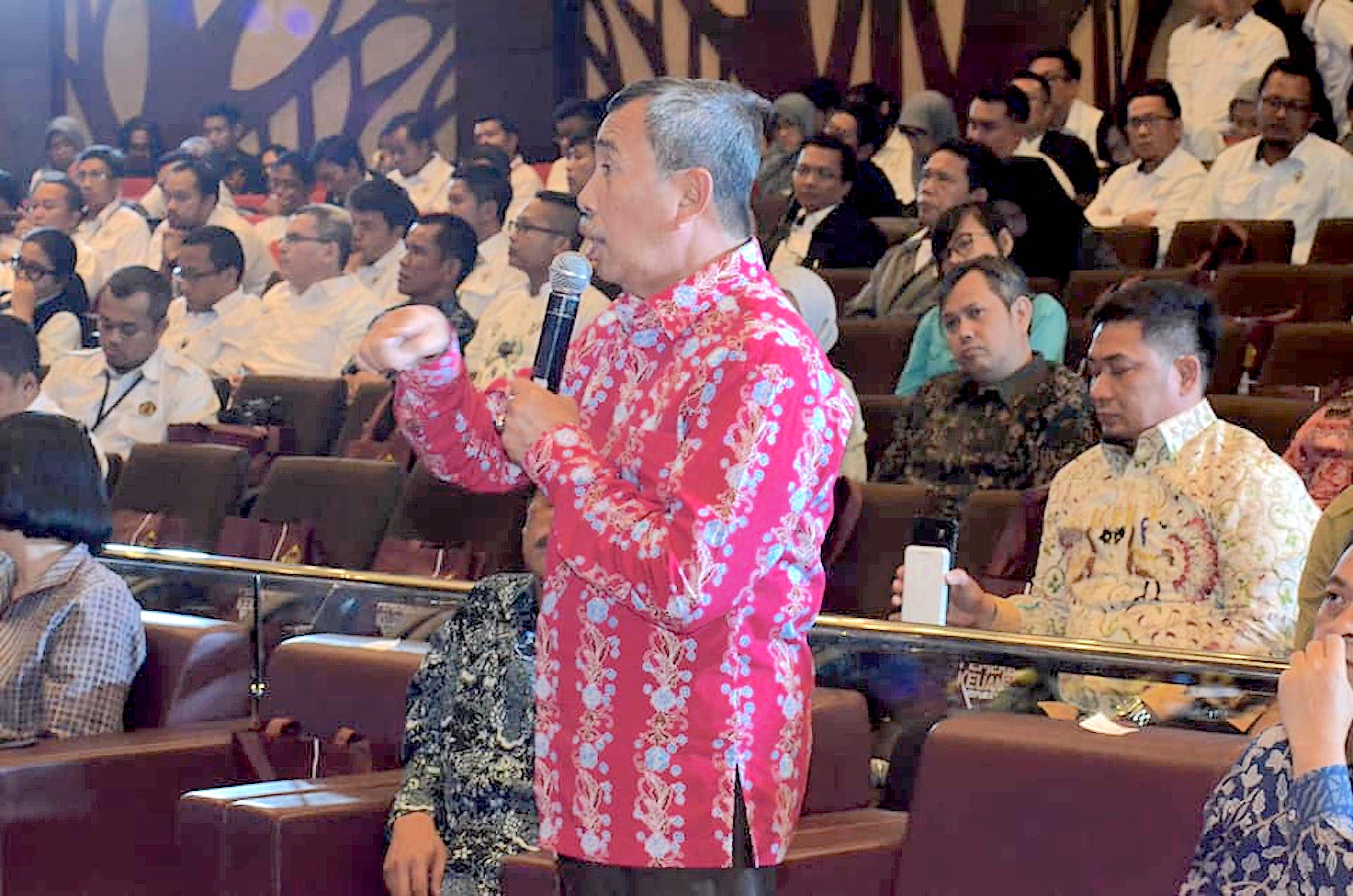 Gubernur Riau H Syamsuar hadiri Seminar Nasional dengan Judul “Prospek Penerimaan Negara dari Mineral, Batubara dan Migas di Tahun Politik”
