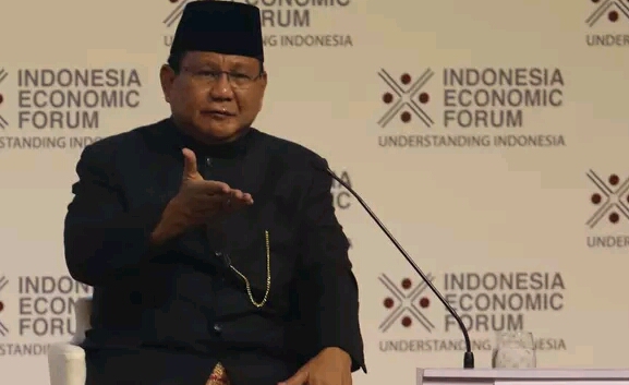Calon Presiden Nomor Urut 2, Prabowo Subianto menyampaikan pidato dalam Indonesia Economic Forum 2018 di Jakarta, Rabu (21/11). Di acara tersebut, Prabowo berbicara soal kondisi ekonomi RI dan hal -hal yang ia khawatirkan. Foto : Liputan6com