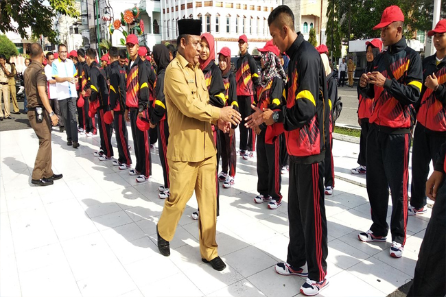 Drs H Jamiluddin secara resmi melepas Kontingen Pekan Olahraga Pelajar Daerah (POPDA) Ke XIV Provinsi Riau tahun 2018