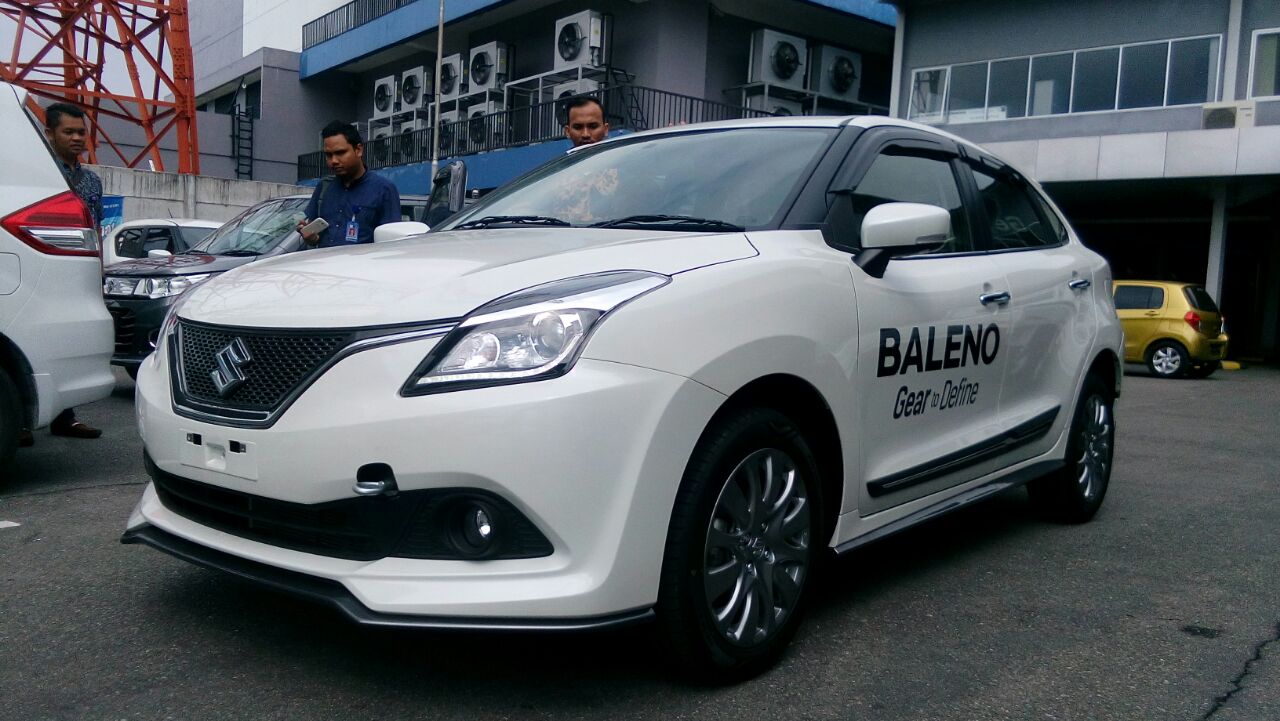 Hatchback Baleno di dealer Suzuki SM Amin, Pekanbaru