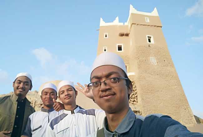 Muhammadiyah Yaman kunjungi Benteng Gwaizi yang menjadi ikon Kota Mukalla. 