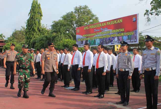     Pelaksanaan Gelar Apel Pasukan dalam rangka pengamanan TPS Pilkades Serentak GEL III Tahun 2019 di Kabupaten Inhu, Senin (2/12/2019) pagi.