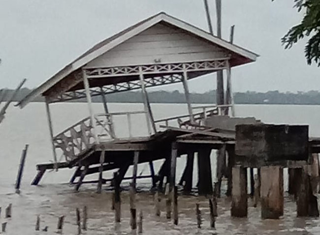 Pelabuhan rakyat di Desa Kudap Kecamatan Tasik Putripuyu, Kepulauan Meranti ditabrak kapal pada Rabu (11/12/2019) dini hari.