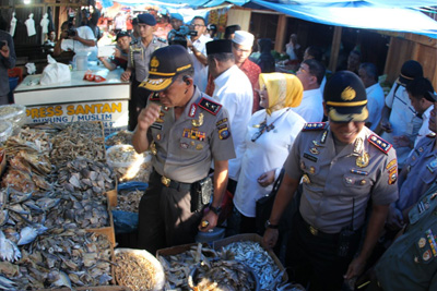 Kapolda Riau Irjen Pol Nandang melakukan Inspeksi Mendadak (Sidak) ke sejumlah pasar.