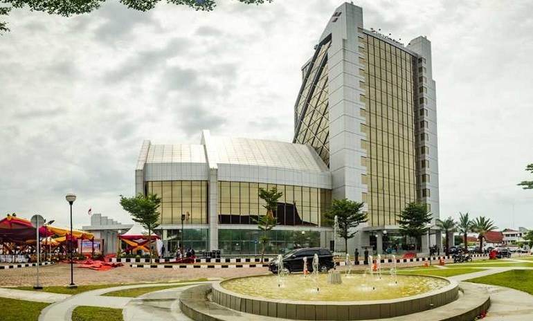 Menara Gedung Bank Riau Kepri