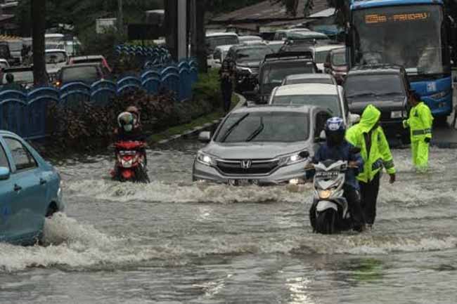 Banjir di Kota Pekanbaru kerap terjadi di musim hujan.