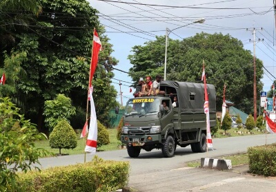 Mobil truk milik TNI mengangkut massa pendemo pulang ke rumah mereka masing-masing, Jumat (30/8/2019).