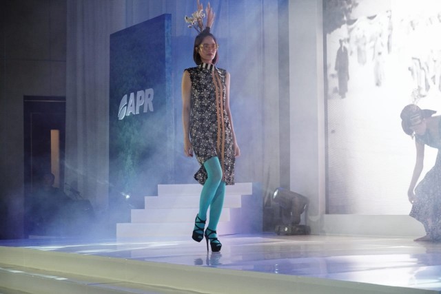 Dalam gelaran gala Dinner “Everything Indonesia”, sebanyak 11 desainer yang tergabung dalam Indonesia Fashion Chamber (IFC) memamerkan kreasi batik menggunakan bahan baku 100% rayon yang diproduksi oleh APR. 