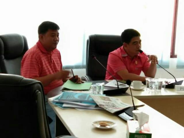 Ketua Komisi C DPRD Kuansing Andi Cahyadi (kanan) saat hearing.