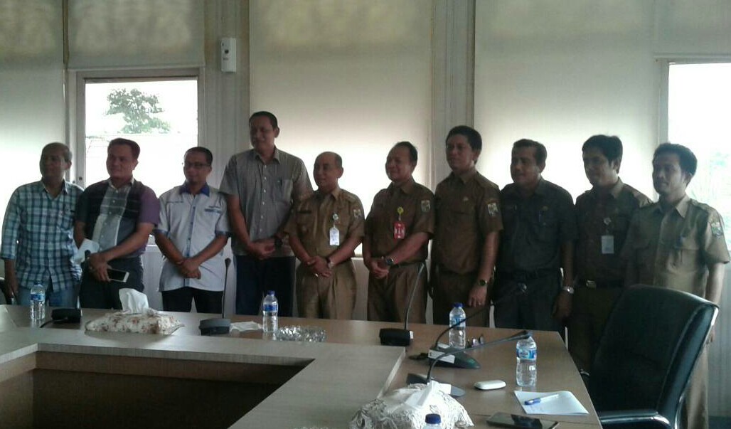 Bupati Pelalawan, HM Harris bersama jajaran Metro Riau dan halloriau.com foto bersama