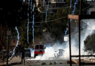 Bentrokan antara warga Palestina dan aparat Israel di Tepi Barat. 