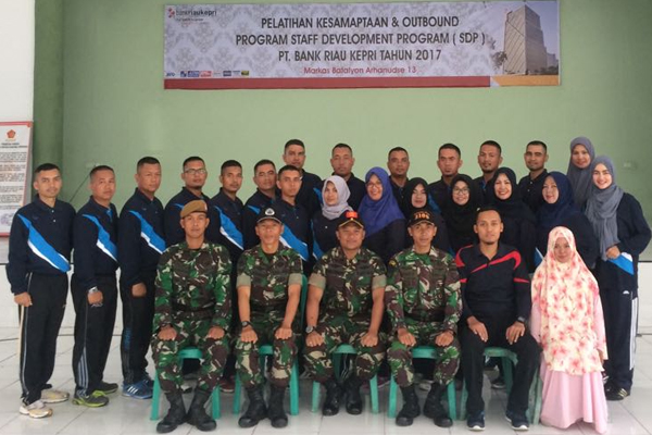  Peserta pelatihan kesamaptaan dan outbond program Staff Development Program (SDP) Bank Riau Kepri Tahun 2017