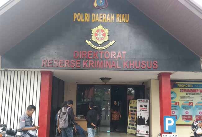 uasana gedung Direktorat Reserse Kriminal Khusus Polda Riau. Foto: Antara