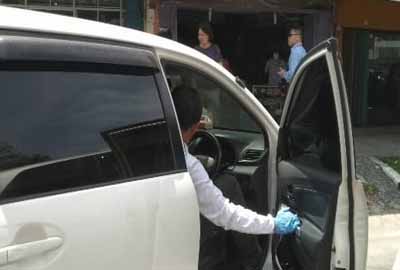 Sat Reskrim Polres Dumai melakukan olah TKP guna mengungkap kasus pencurian uang dari dalam mobil. 