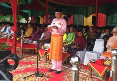  Gubernur Riau (Gubri) Arsyadjuliandi Rachman menjadi inspektur upacara HUR Riau ke -61.