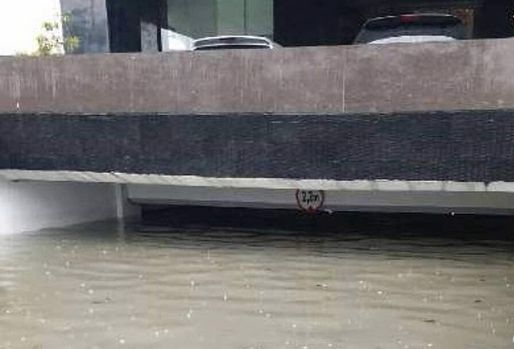 Banjir di basement Hotel Grand Central beberapa waktu lalu.