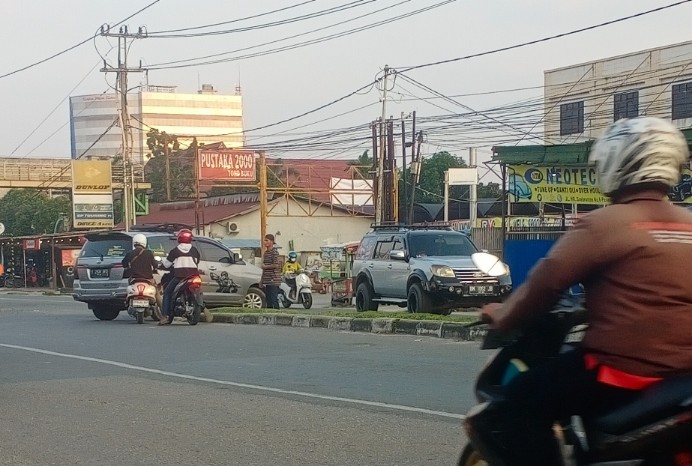Keberadaan Pak Ogah bikin jengah warga Pekanbaru (foto/Mg2)